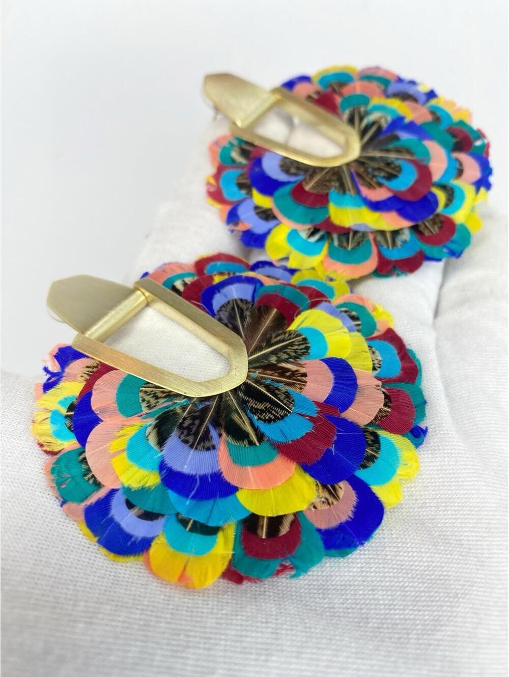 EUC KENDRA SCOTT DIANE FEATHER STATEMENT EARRINGS Muti Colored Feather - Picture 2 of 13